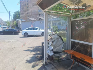 Ավտովթար՝ Երևանում․ 15-ամյա վարորդը «BYD» էլեկտրամոբիլով հայտնվել է հետիոտնի համար նախատեսված մшյթին և բшխվել նստшրանին․ կան վիրшվորներ․ ՖՈՏՈՌԵՊՈՐՏԱԺ