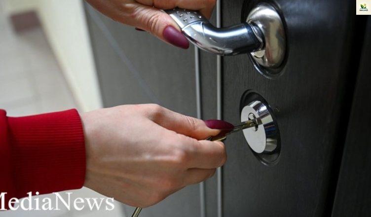 Ամուսինները գողացել են հարևան կնոջ տան բանալին ու հափշտակել 1 մլն դրամի ոսկյա զարդեր