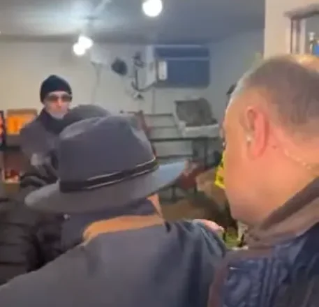 «Դուրս ստեղից». արտաշատցին Փաշինյանին չի թողել մտնել իր խանութ