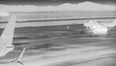 Տղամարդը վազել է դեպի թռիչքուղի և հայտնվել ինքնաթիռի շարժիչի մեջ